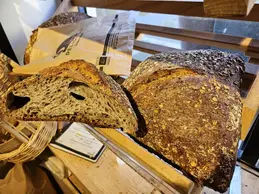 373-biocoop-montpellier-courreau-bio-pain-tranche-local.webp