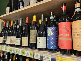 373-biocoop-montpellier-courreau-bio-vins-cave-rouge.webp